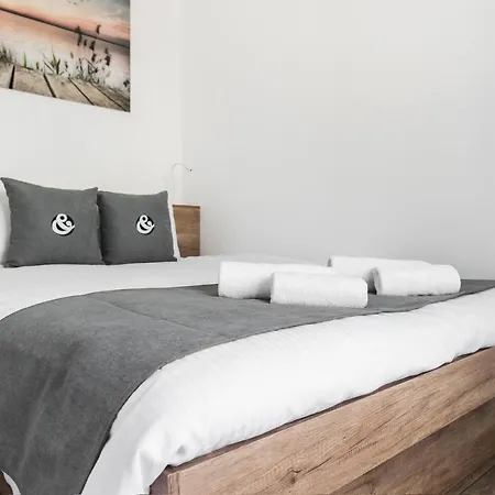 Bed&Bath Luxury Apartments-3
